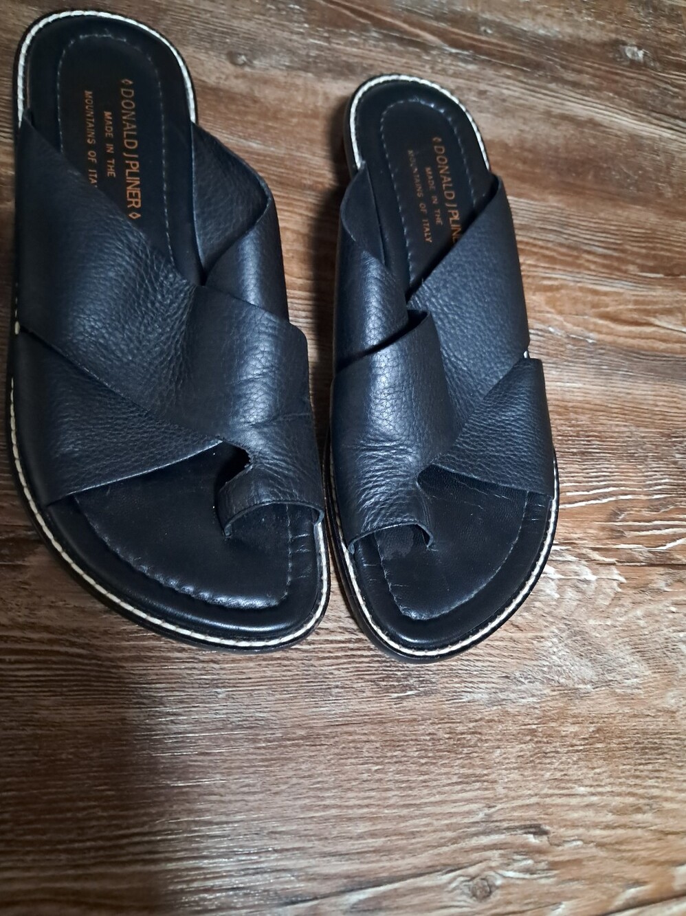 Donald J. Pliner Womens Black Leather Crisscross Toe Loop Sandal Sz. 7.5